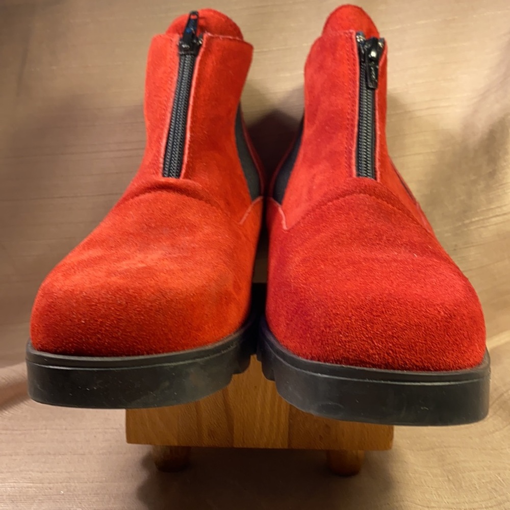 Barbo NWOT leather booties made in Canada 🇨🇦 - Picture 4 of 16